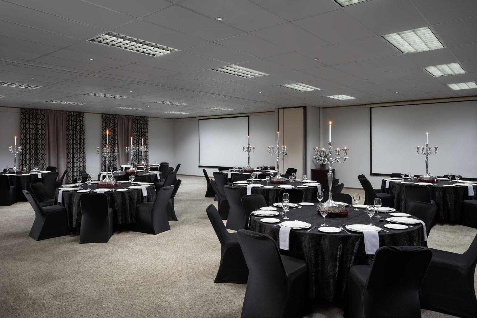 Protea Hotel By Marriott Walvis Bay Indongo Esterno foto