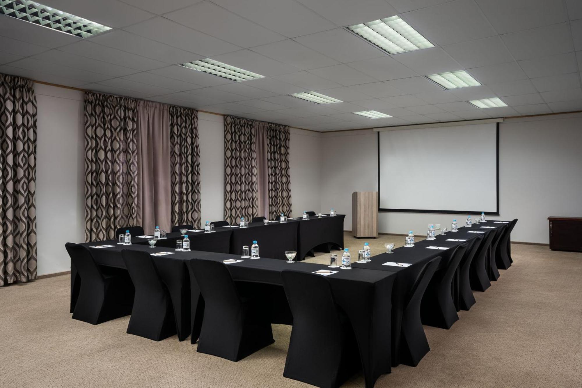 Protea Hotel By Marriott Walvis Bay Indongo Esterno foto